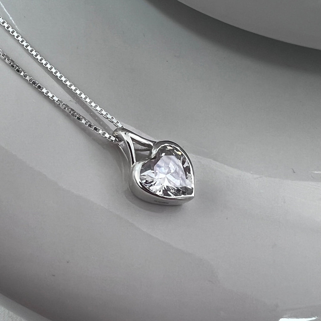 The Elegance Heart Solitaire Ashes Memorial Necklace - Nicky Robin Memorial Jewellery
